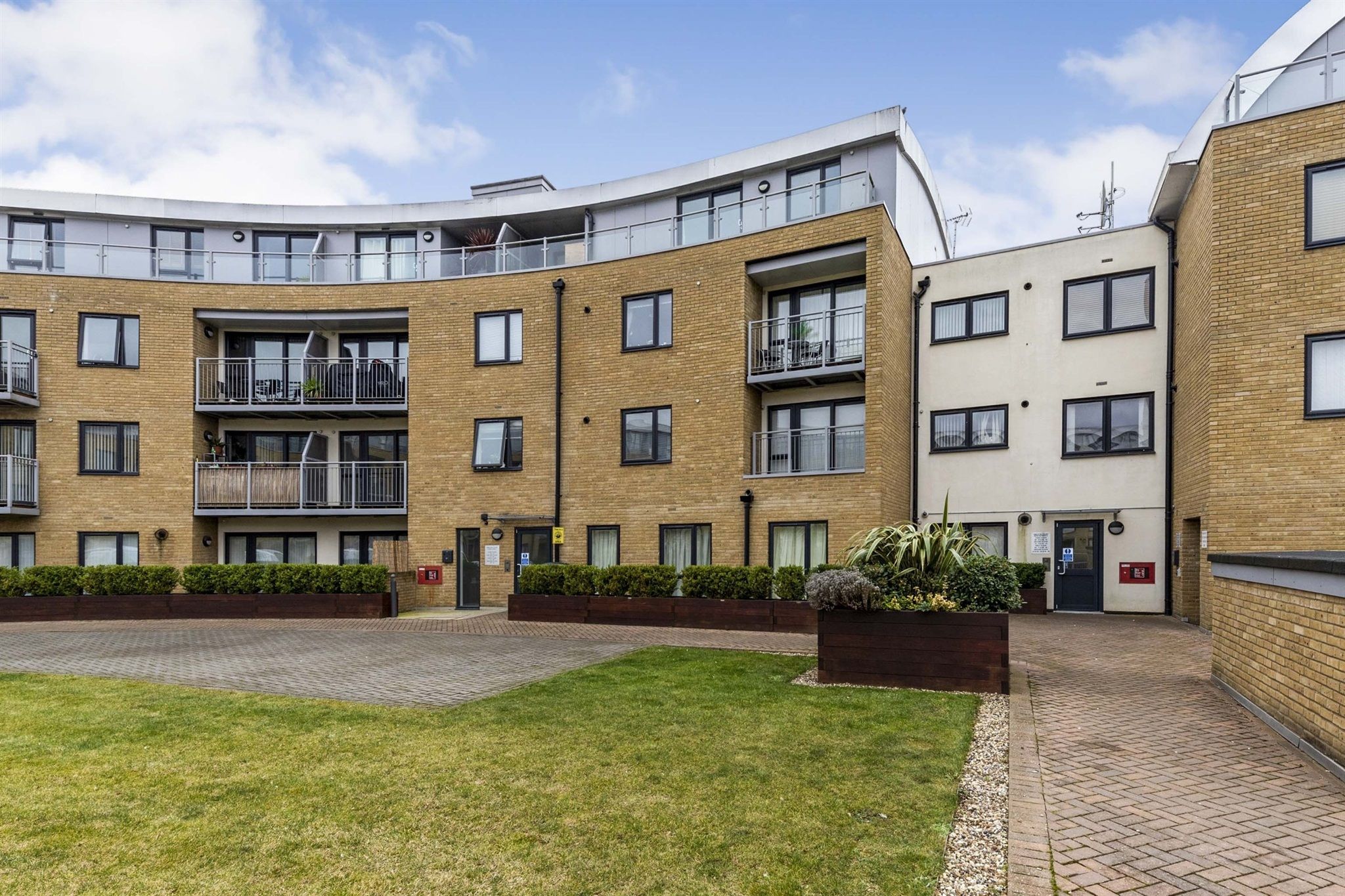 2 bed flat for sale in Smeaton Court, Hertford SG13 Zoopla