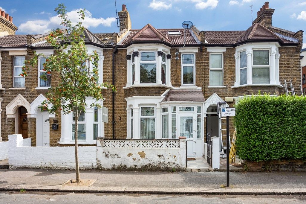 5 bed terraced house for sale in Windsor Road, London E10 Zoopla