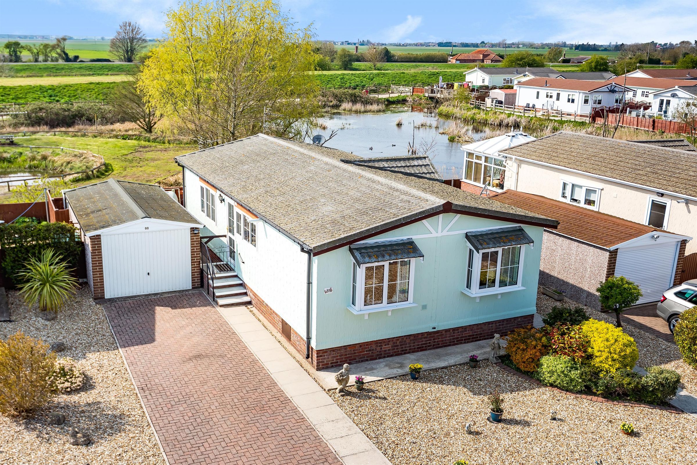 2 bed mobile/park home for sale in Marina View, Dogdyke, Lincoln LN4