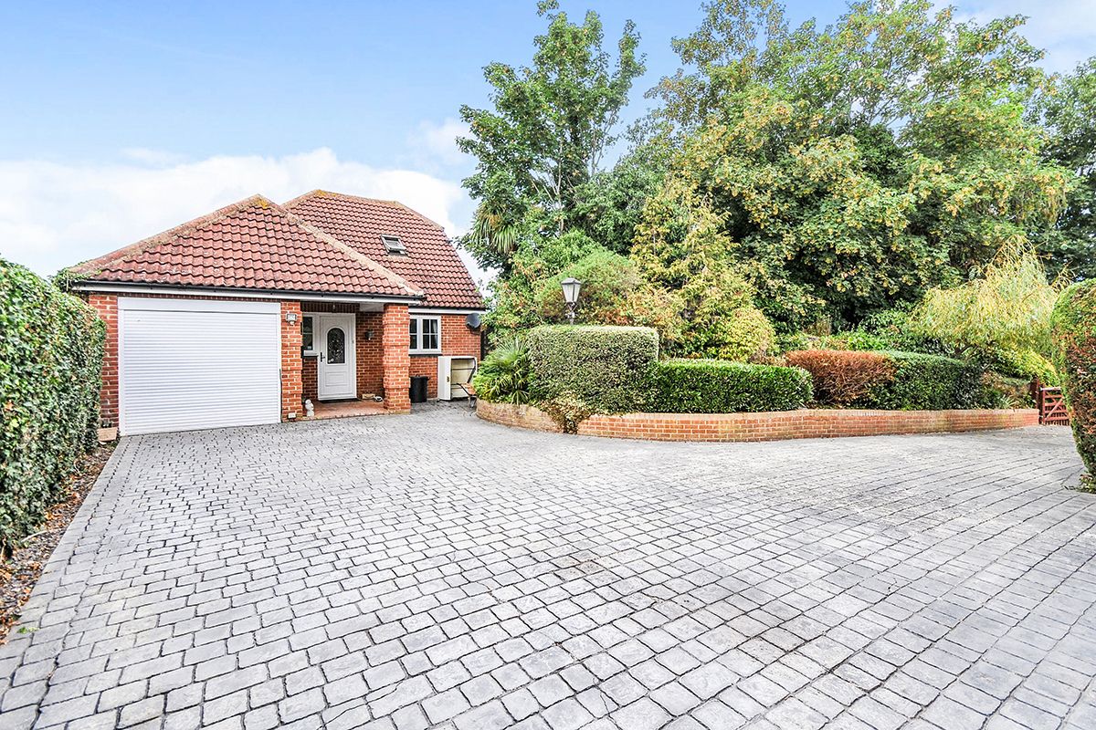 4 bed detached house for sale in Panters, Hextable, Swanley BR8 Zoopla