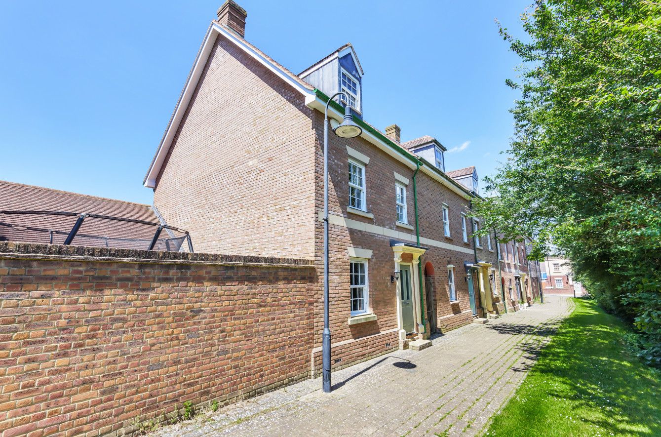 3 bed end terrace house for sale in Stonehenge Road, East Wichel