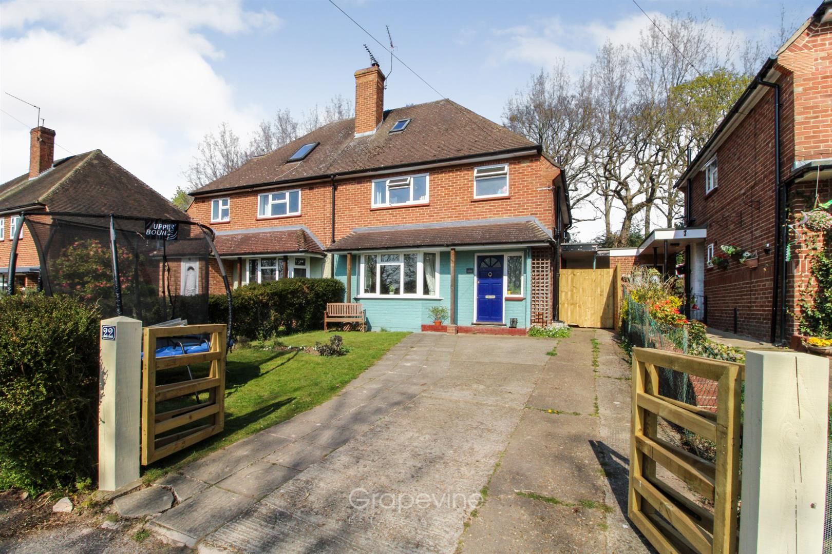 3 bed semidetached house for sale in Orchard Estate, Twyford, Reading