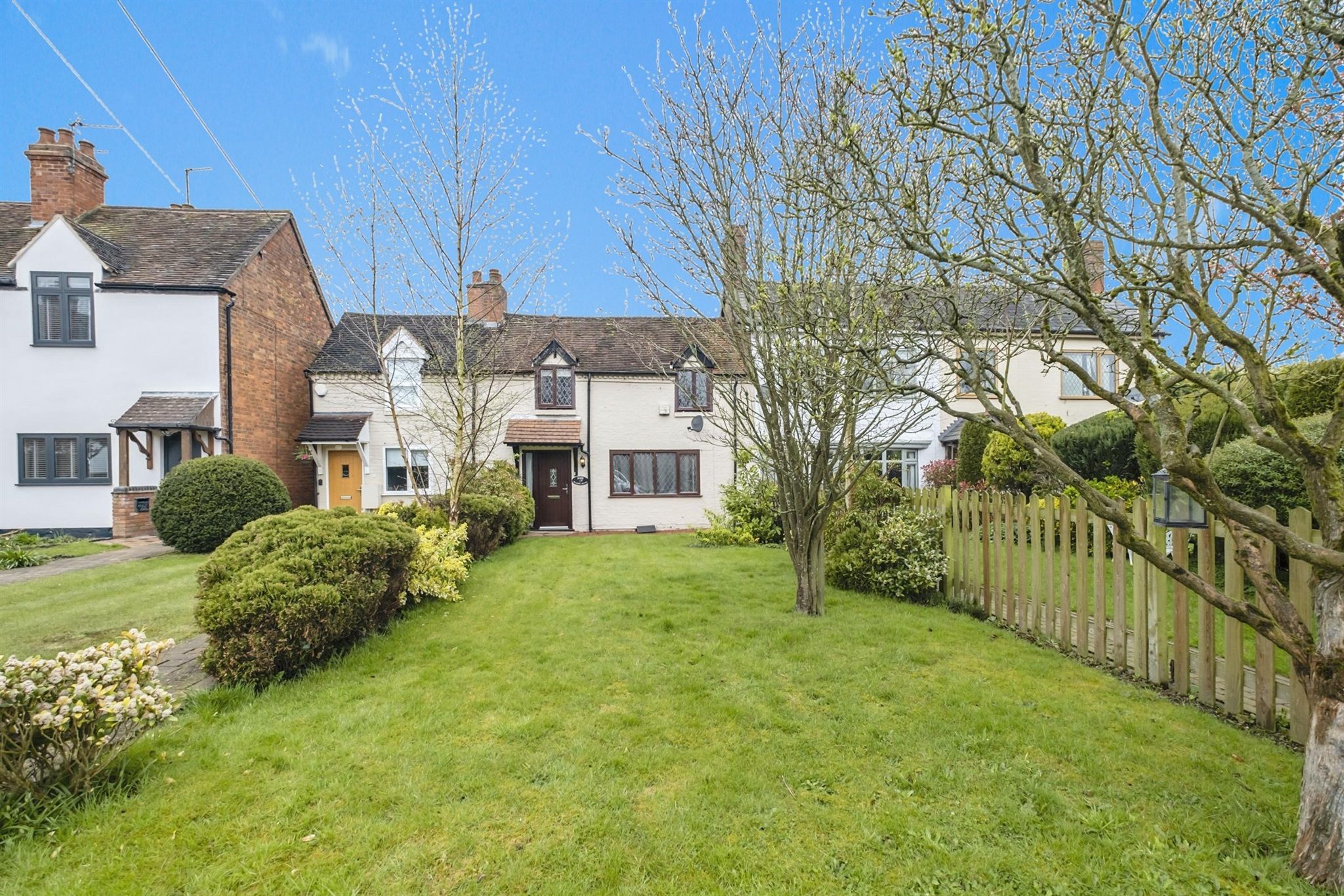 2 bed cottage for sale in Stratford Road, Hockley Heath, Solihull B94