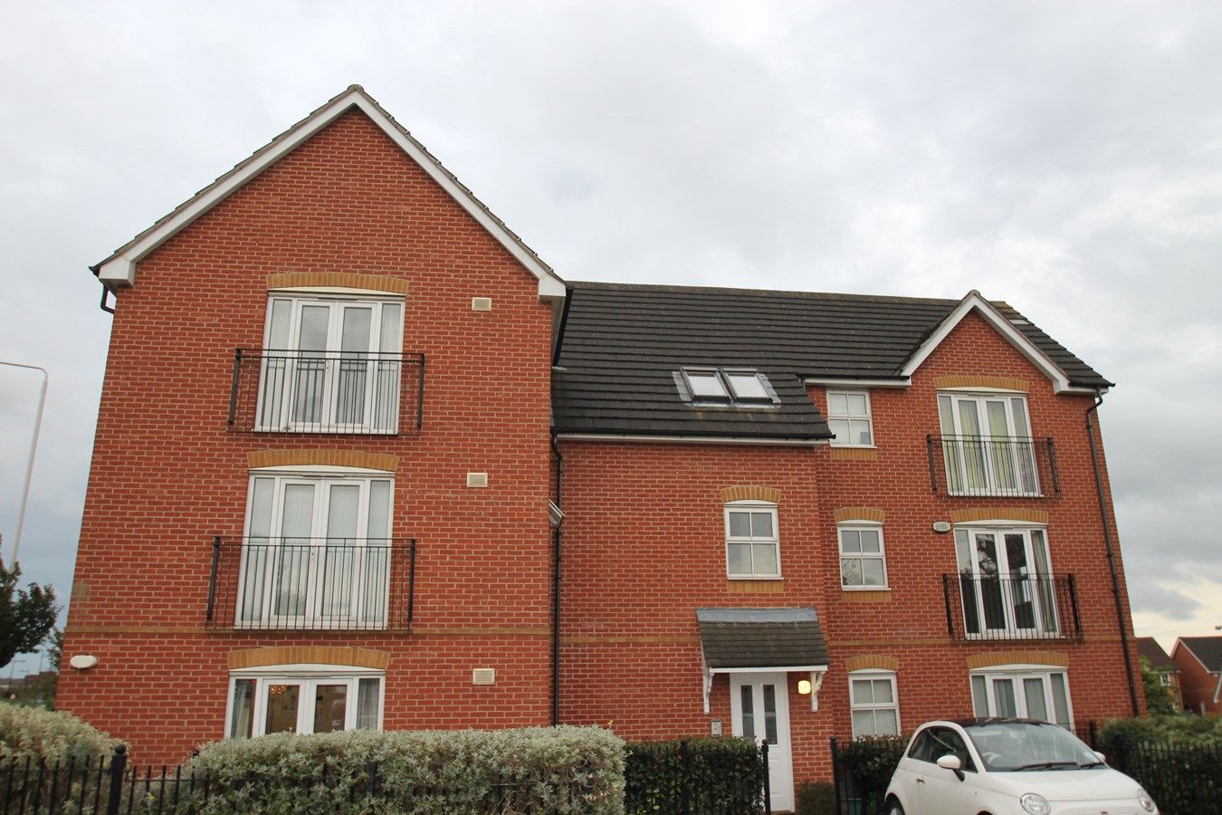 2 bed flat for sale in Ravenoak Way, Chigwell, Essex IG7 Zoopla