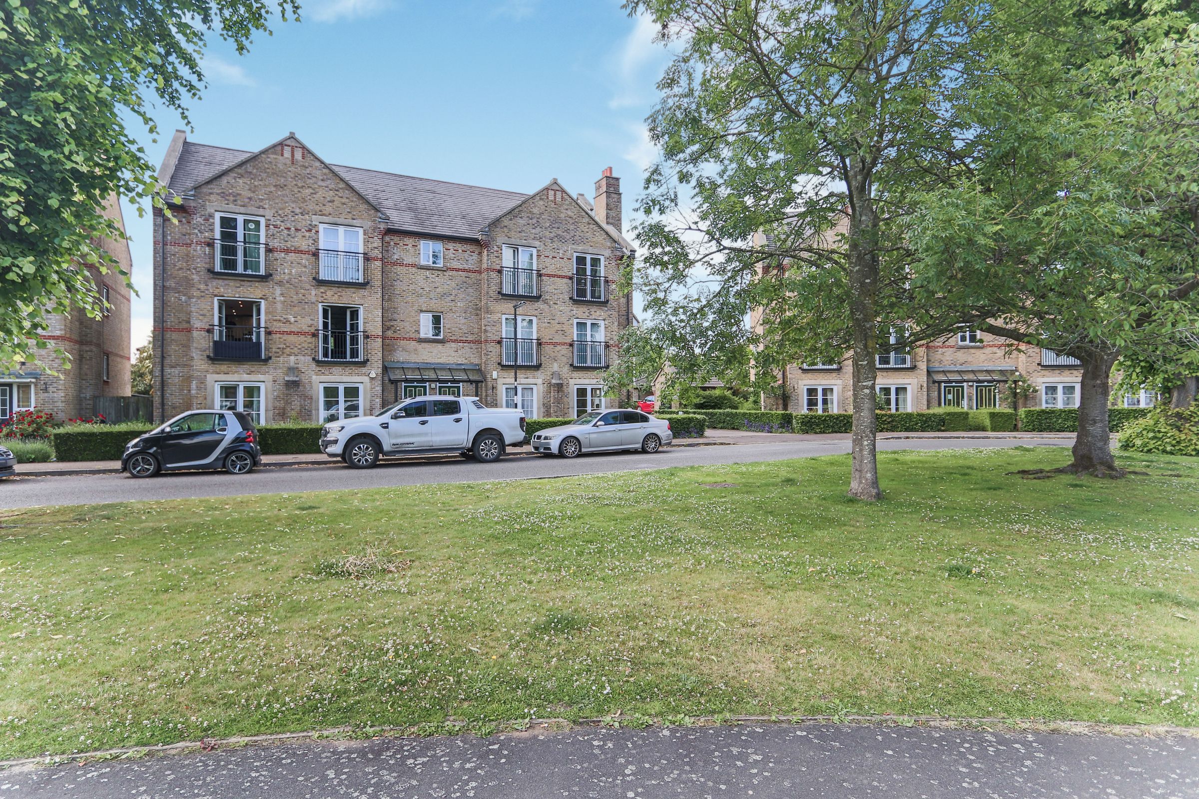 2 bed flat for sale in Coldstream Road, Caterham CR3 Zoopla