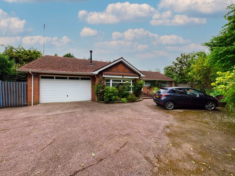 3 bed detached bungalow for sale in The Bower, Maidenbower, Crawley