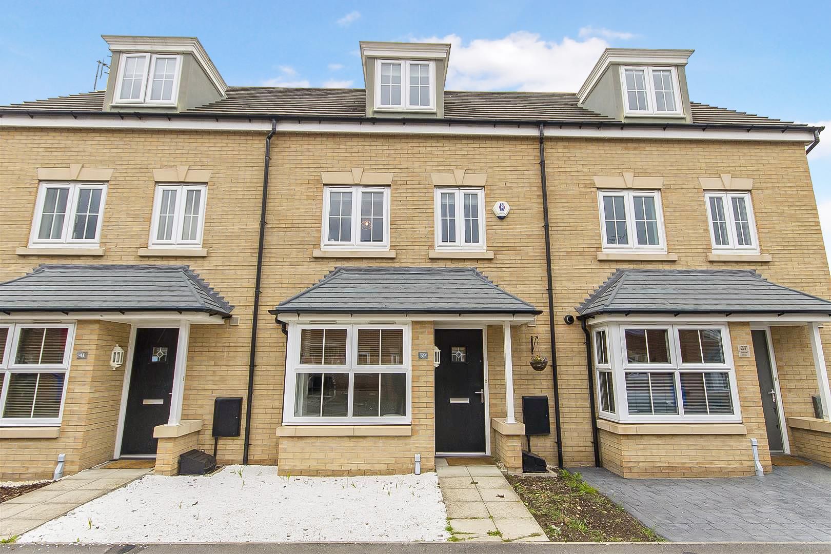 4 bed town house for sale in Askew Way, Chesterfield S40 Zoopla