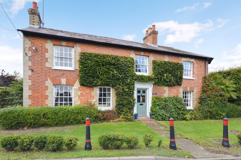 4 bed detached house for sale in Marroway, Weston Turville, Aylesbury