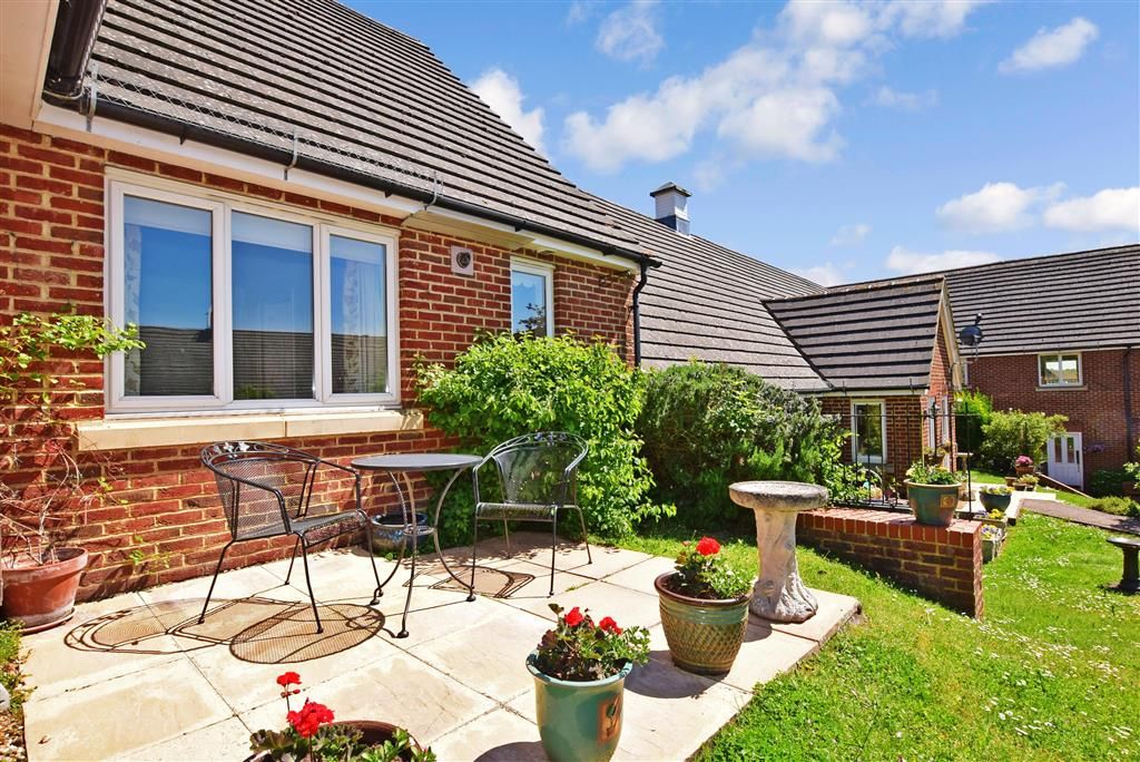 2 bed terraced bungalow for sale in Prince Charles Avenue, South