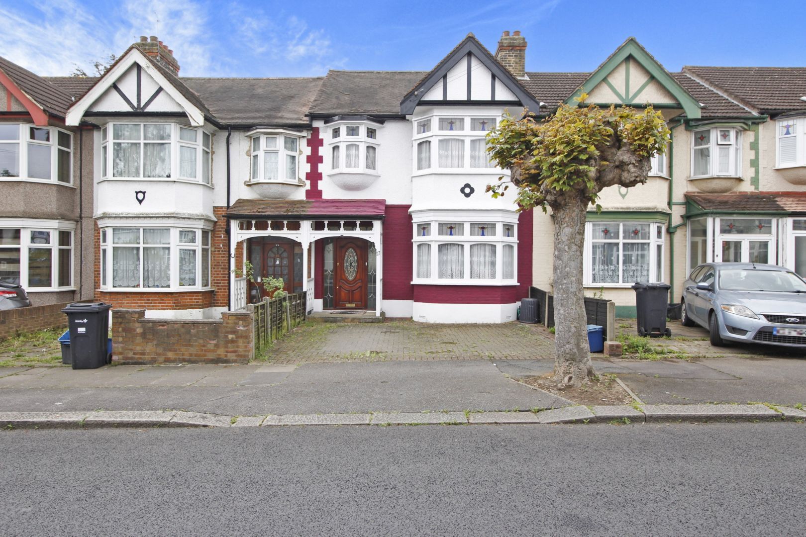 3 bed terraced house for sale in Queenborough Gardens, Ilford IG2 Zoopla