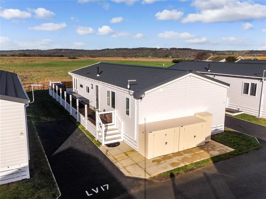 2 bed mobile/park home for sale in Hythe Road, Dymchurch, Romney Marsh