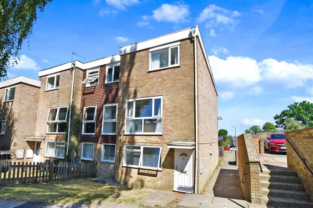 2 bed for sale in Hyde Heath Court, Pound Hill, Crawley