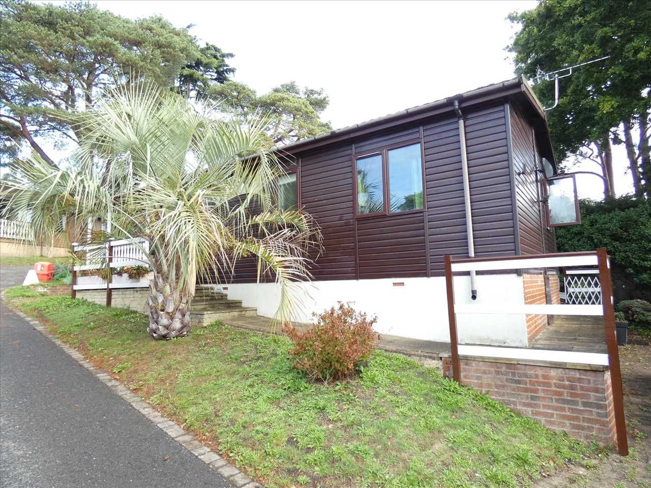 2 bed mobile/park home for sale in Tall Trees, 7 Mathcms Lane