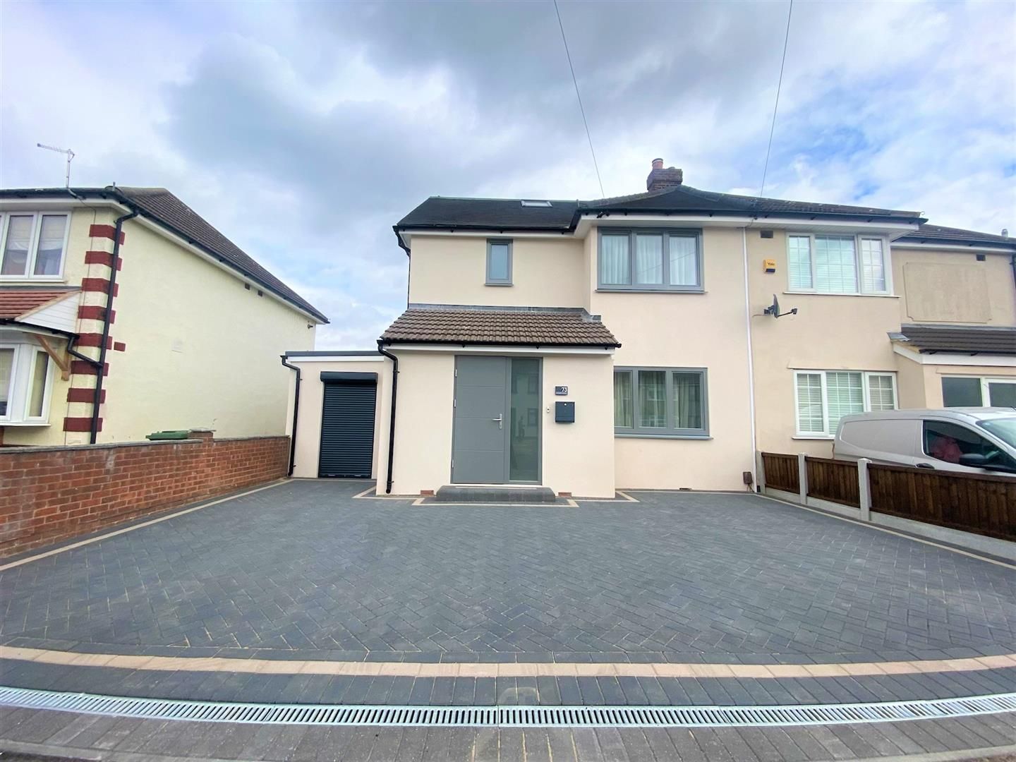 4 bed semidetached house to rent in Maybank Avenue, Hornchurch RM12