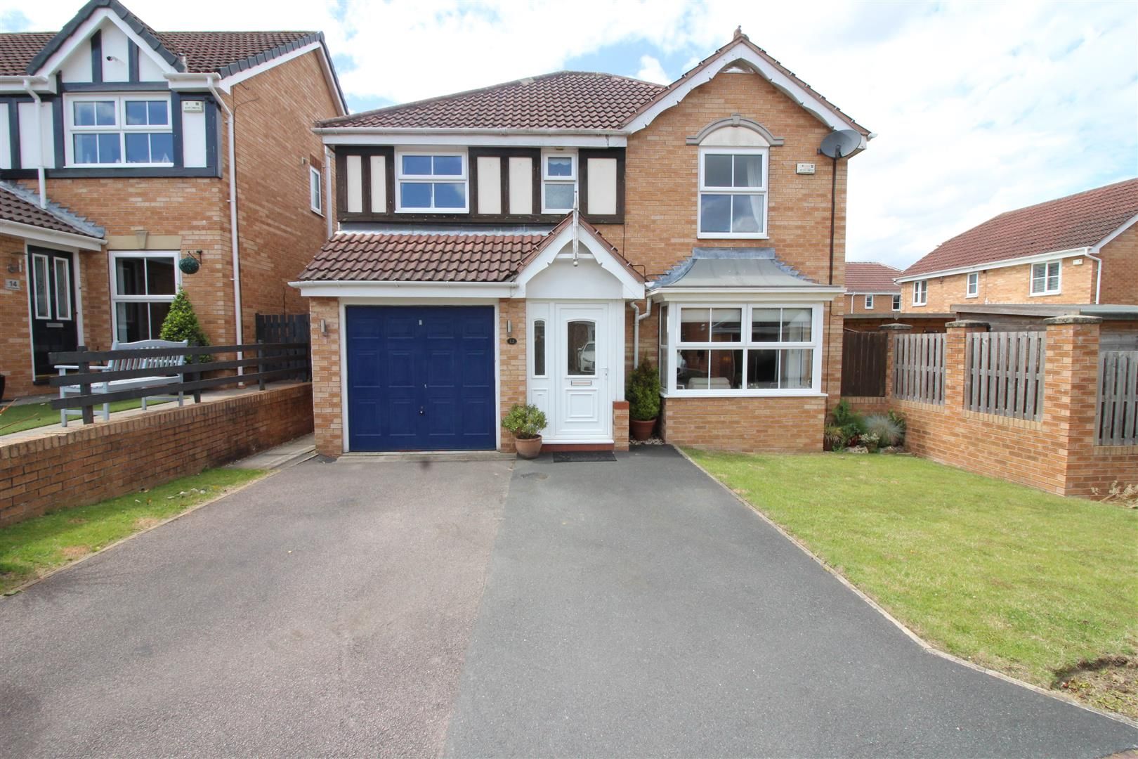 4 bed detached house for sale in East Ridge View, Garforth, Leeds LS25