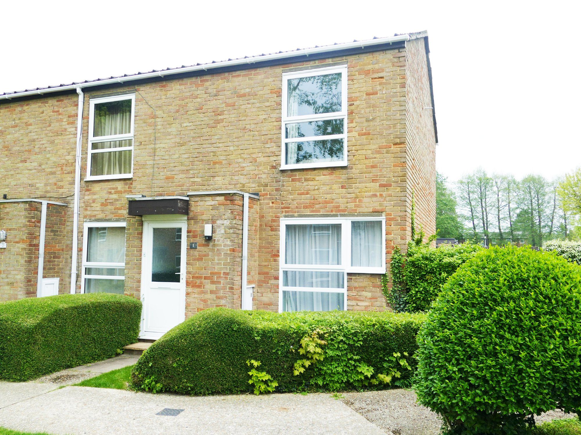 2 bed end terrace house for sale in Ayelands, New Ash Green, Longfield