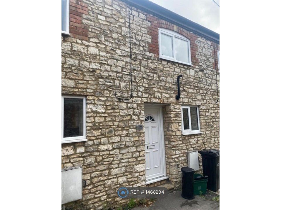 2 bed terraced house to rent in High Street, Midsomer Norton, Radstock