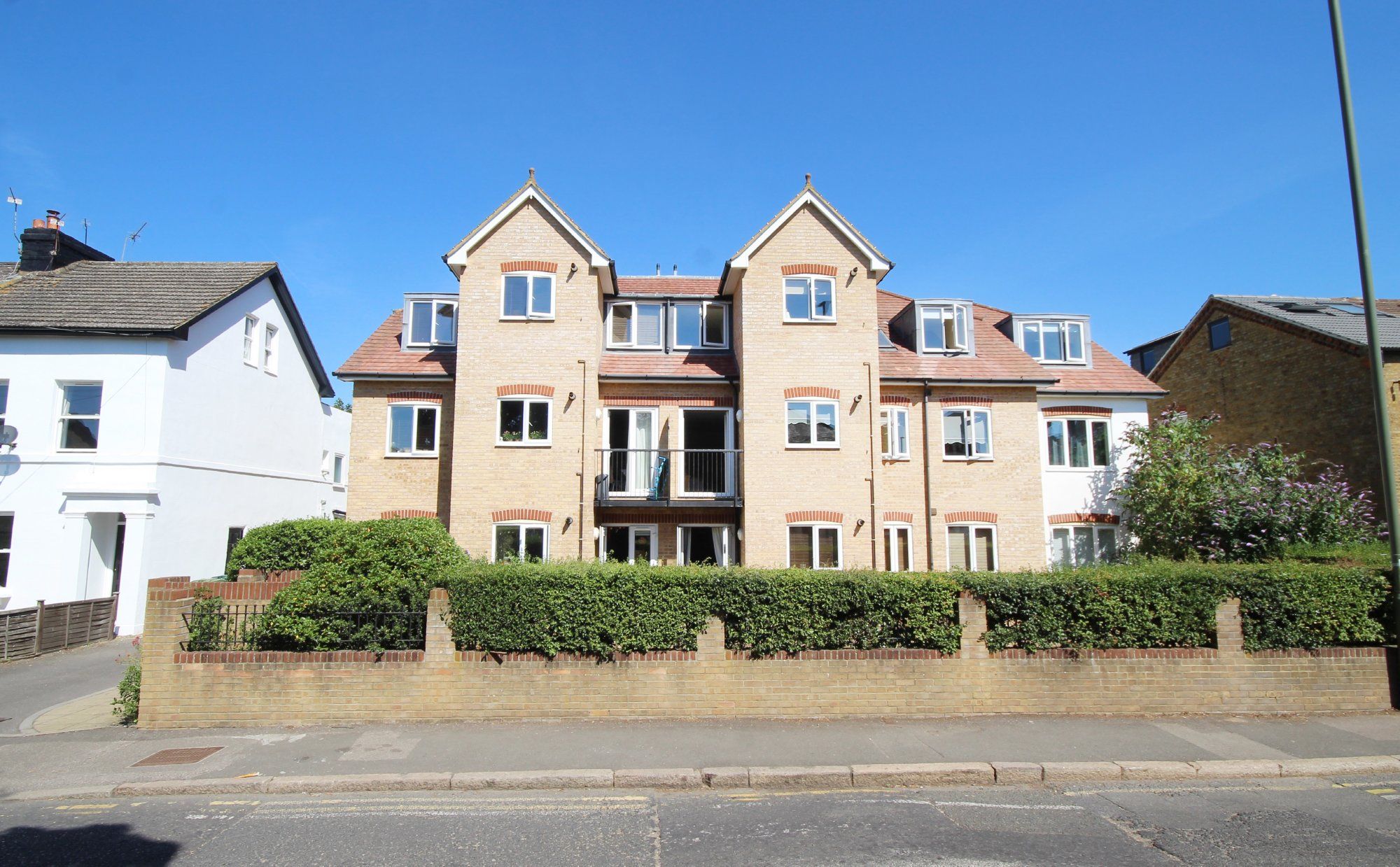2 bed flat for sale in Gresham Road, Staines TW18 Zoopla