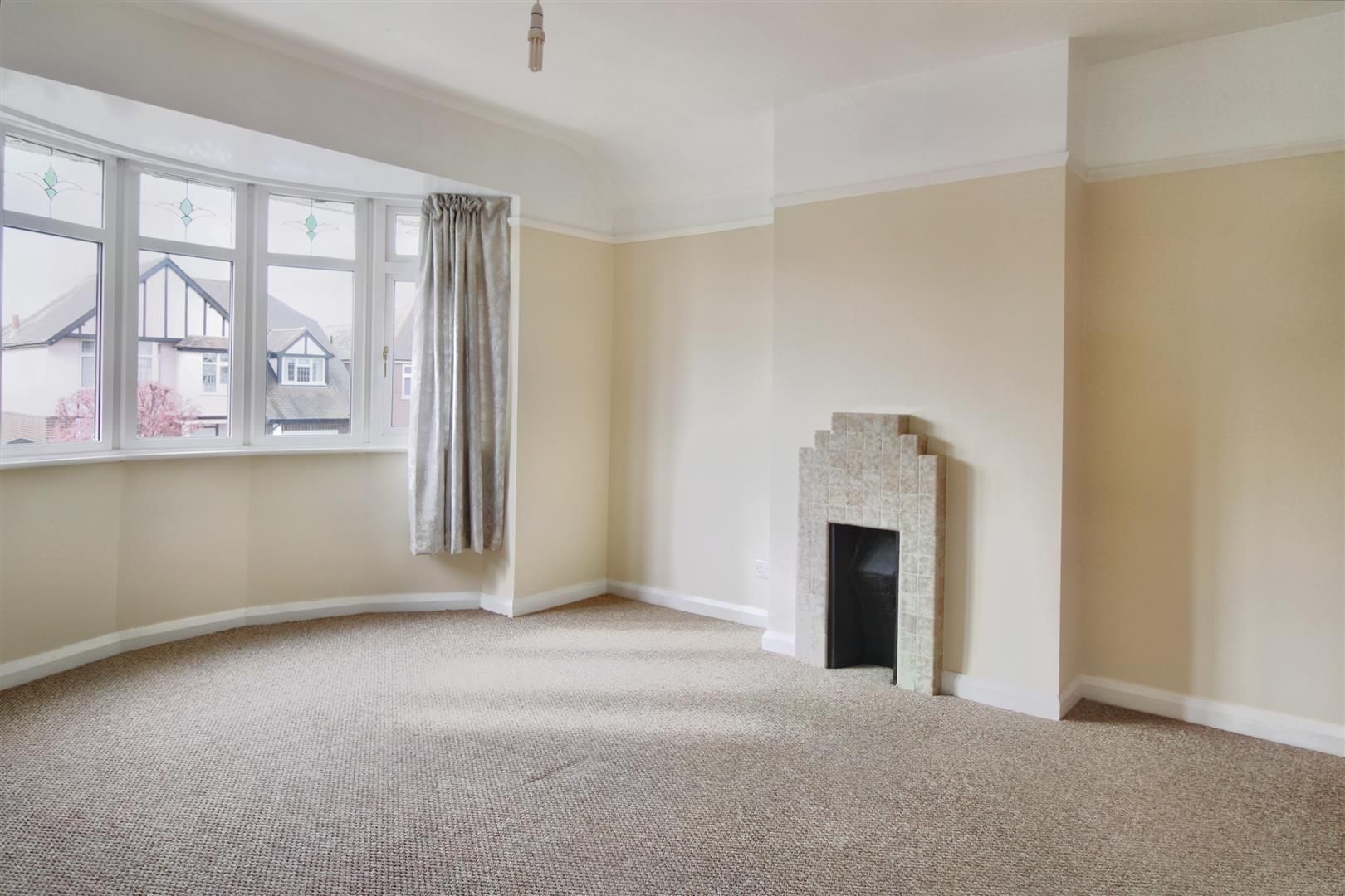 3 bed semidetached house to rent in Riversley Road, Longlevens