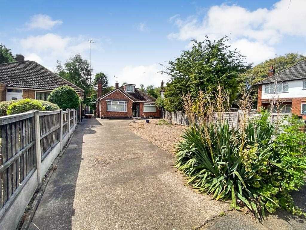 3 bed bungalow for sale in Bradbourne Avenue, Wilford, Nottingham NG11