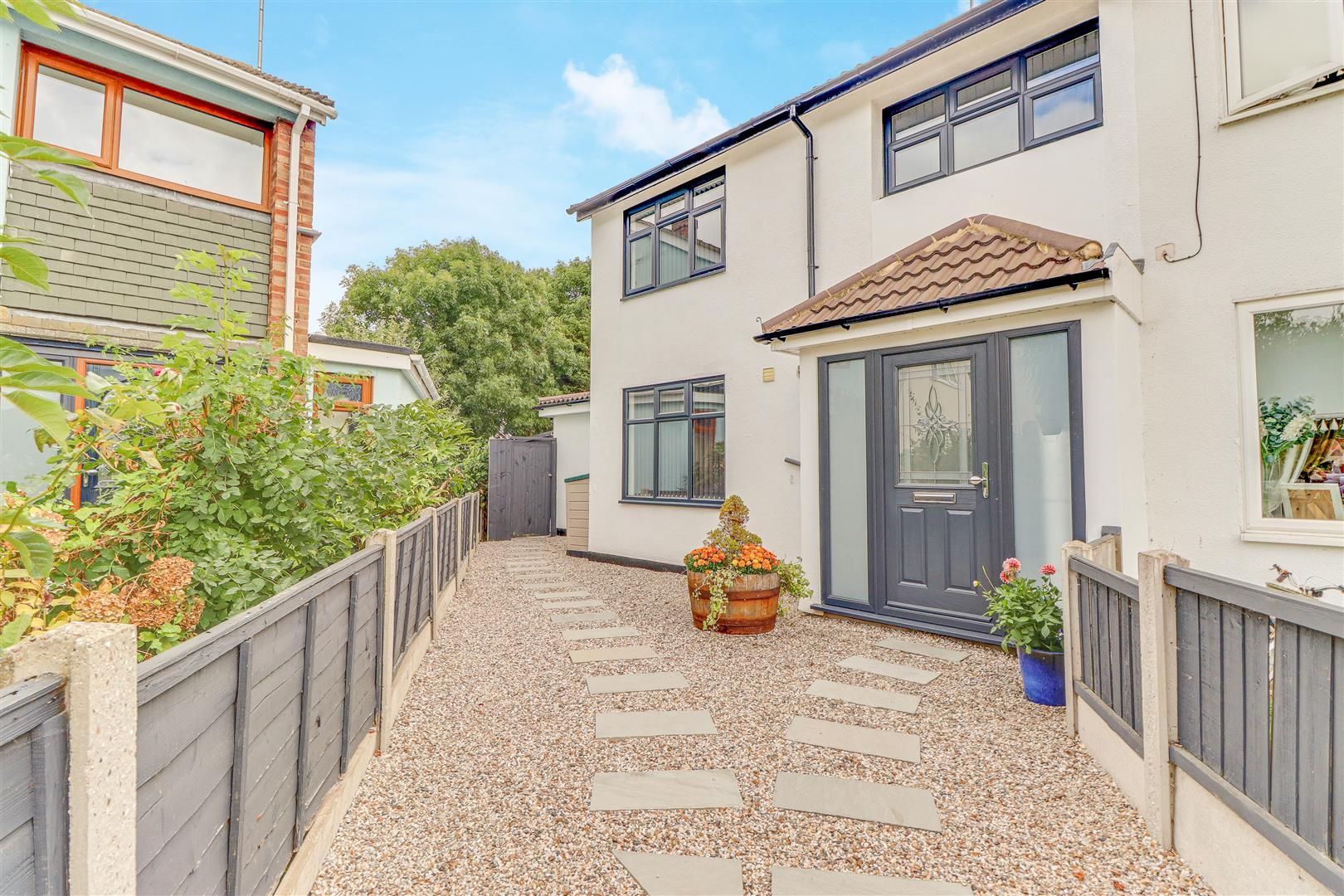 3 bed end terrace house for sale in Orchard Side, LeighOnSea SS9 Zoopla