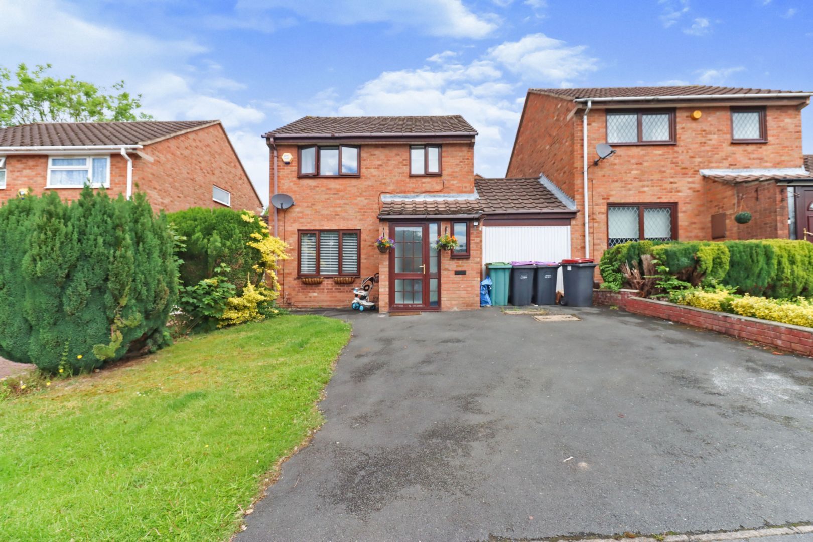 3 bed linkdetached house for sale in Long Meadow, Telford TF3 Zoopla