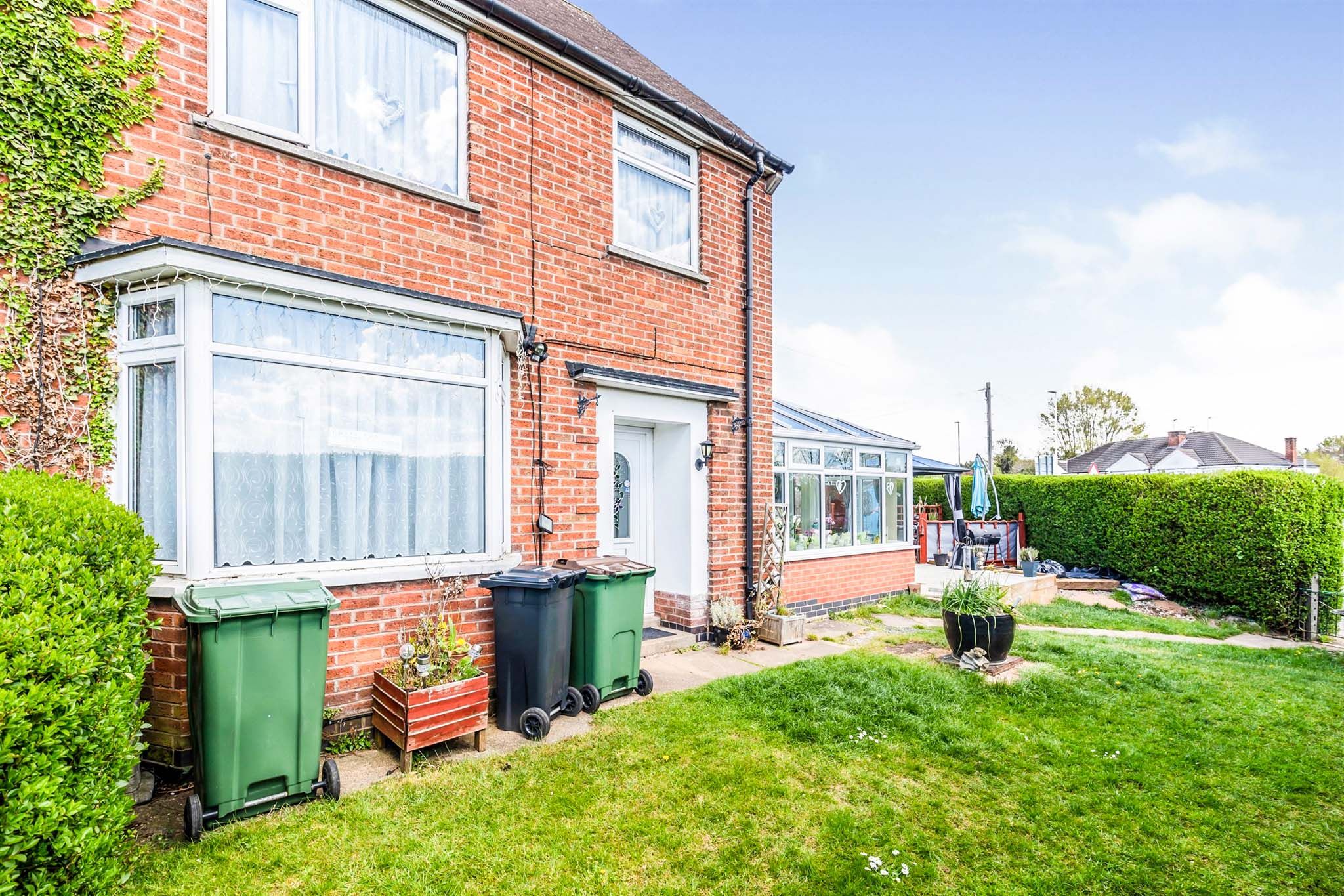 3 bed semidetached house for sale in Brabazon Road, Oadby, Leicester