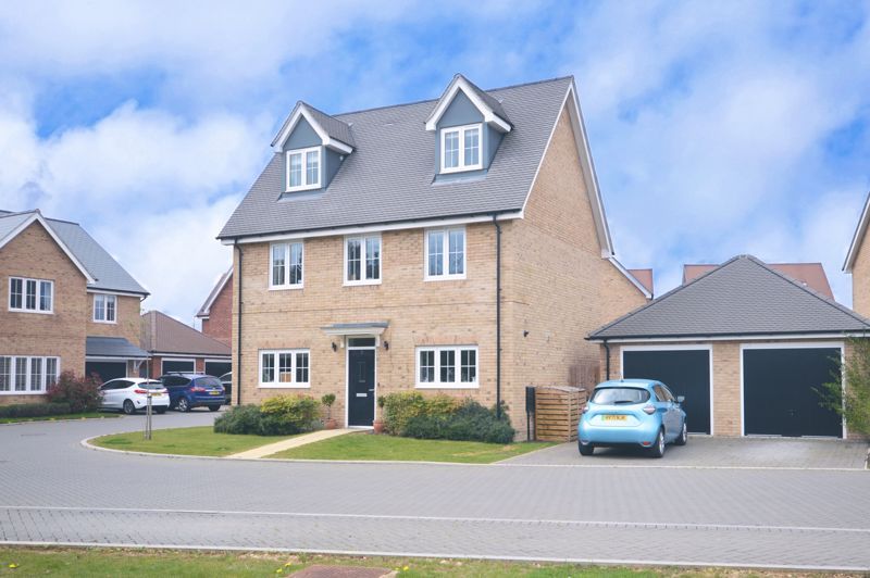 5 bed detached house for sale in Westland Close, Haddenham