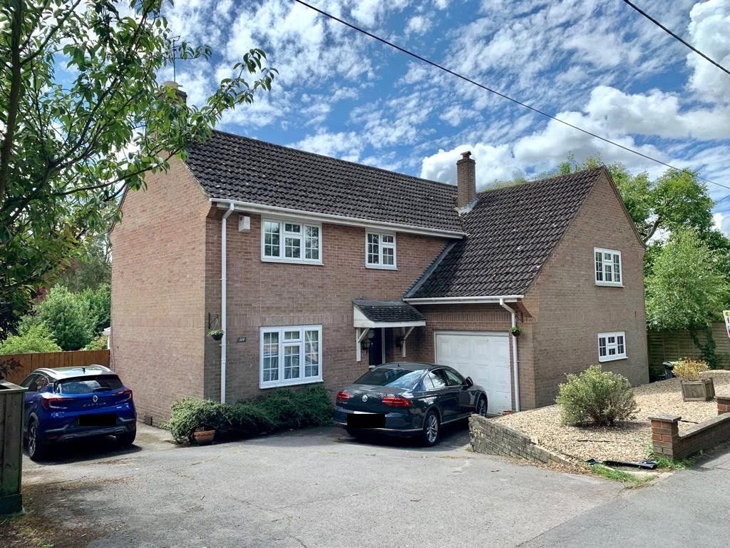 4 bed country house for sale in The Street, Whiteparish, Salisbury