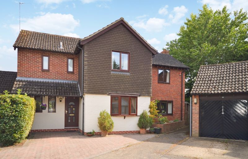4 bed detached house for sale in Wheelwrights, Weston Turville