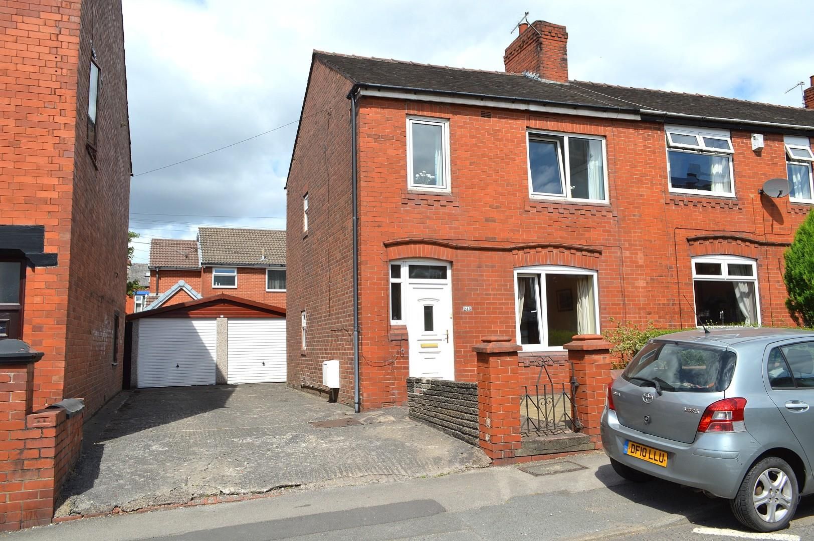 3 bed town house for sale in Fields New Road, Chadderton, Oldham OL9