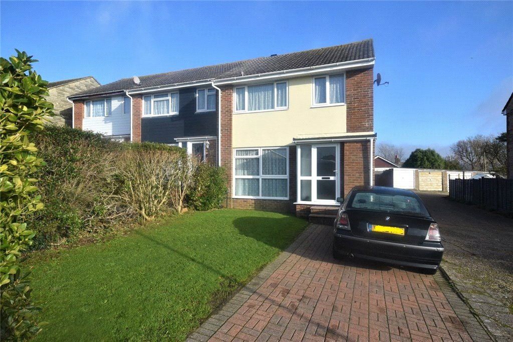4 bed end terrace house for sale in Wellington Road, Newport, Isle Of