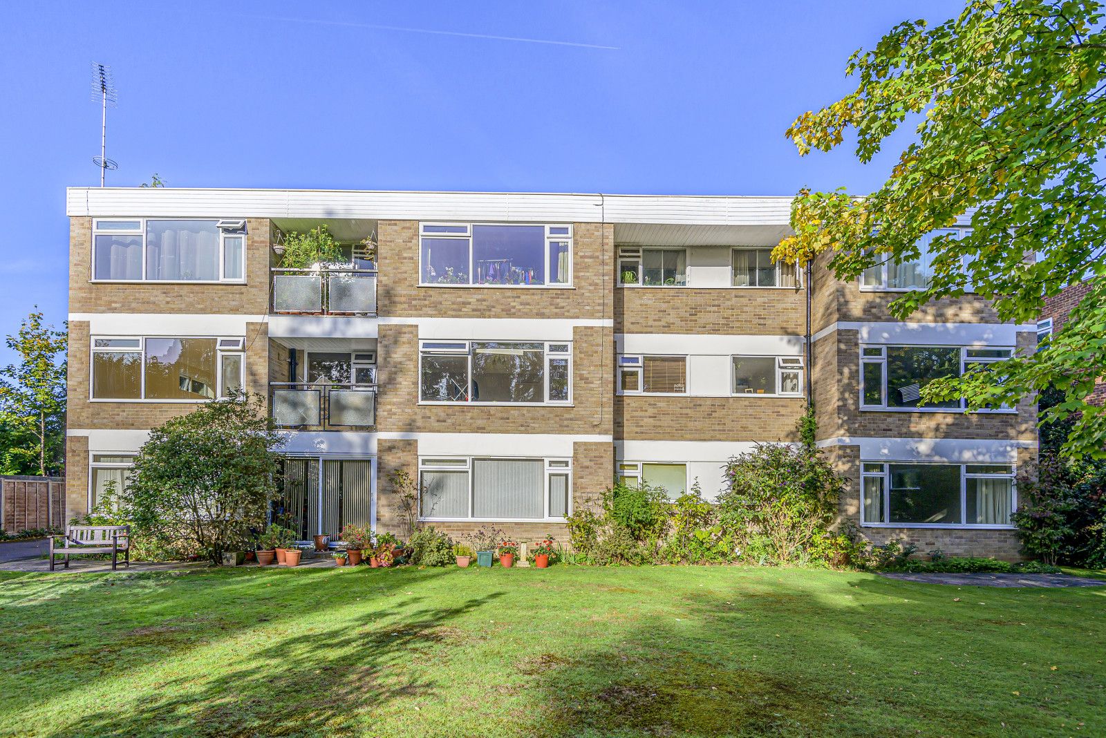 2 bed flat for sale in Holmesdale, Bridgewater Road, Weybridge KT13 Zoopla
