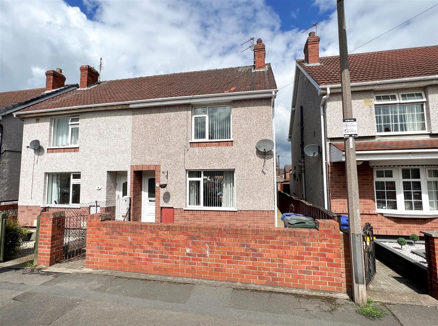 3 bed semidetached house for sale in Cromwell Road, Bentley, Doncaster