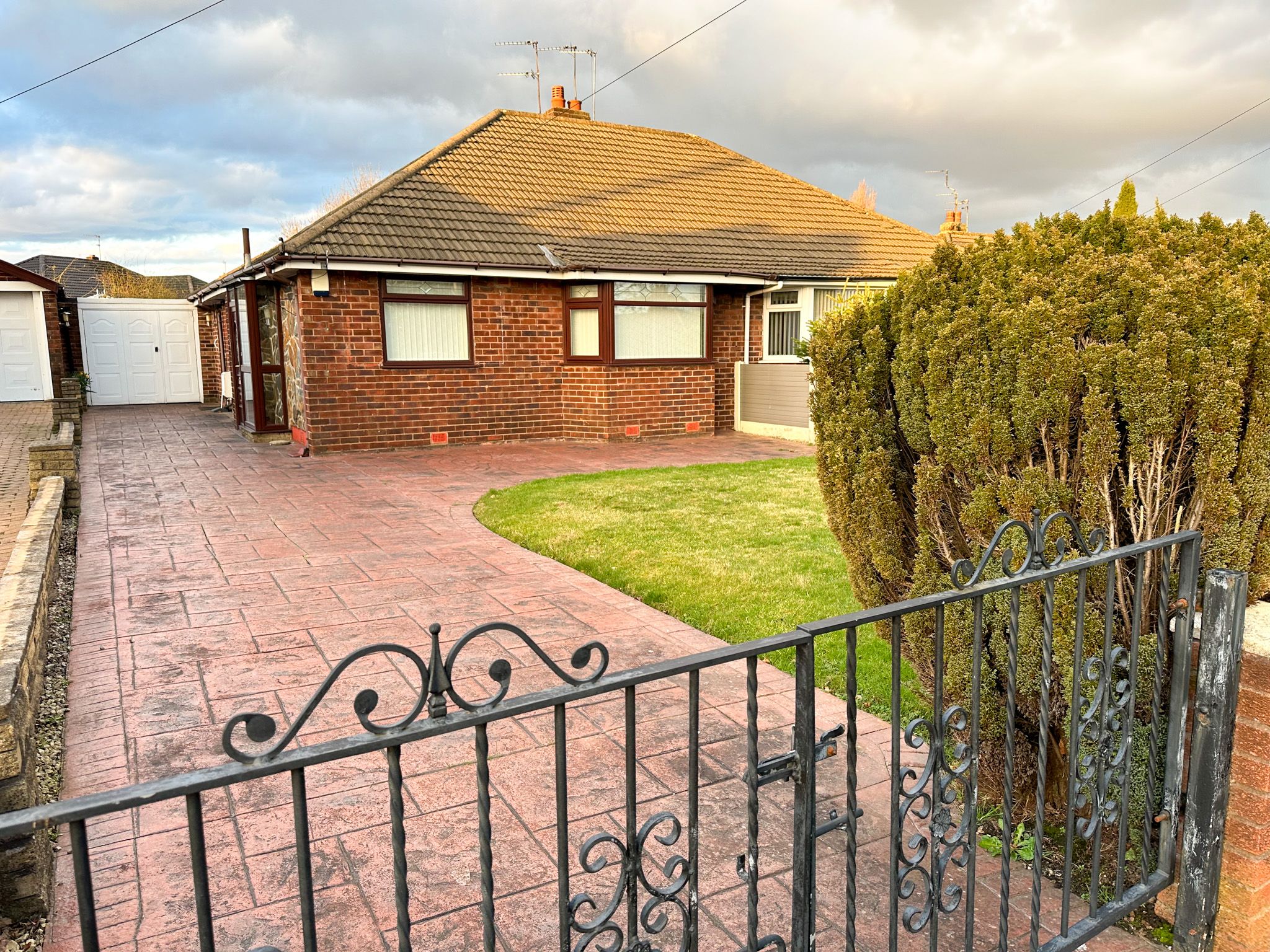 3 bed semidetached bungalow for sale in Ashbrook Close, Dane Bank