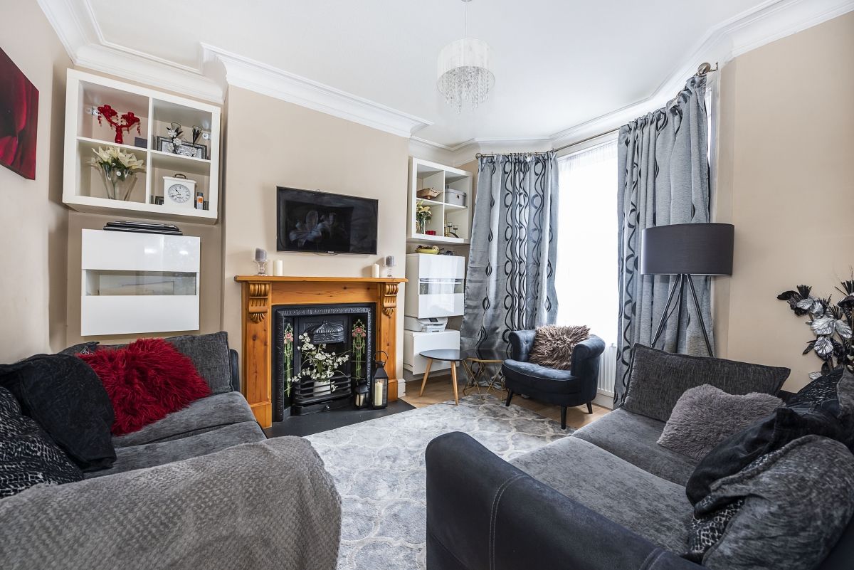 3 bed flat to rent in Chesham Terrace, London W13 Zoopla