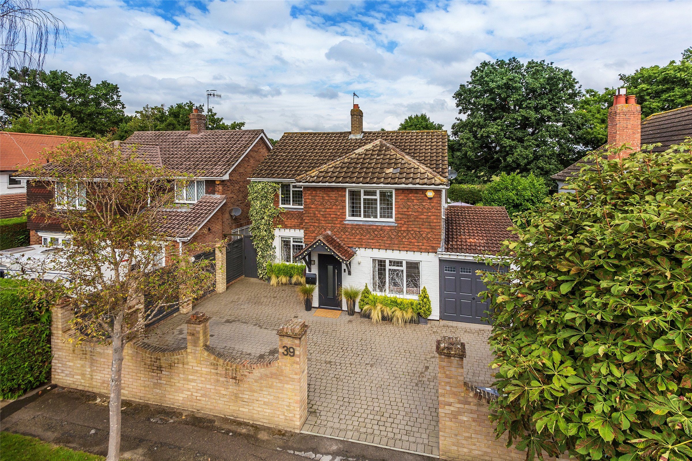 4 bed detached house for sale in Silverlea Gardens, Horley, Surrey RH6