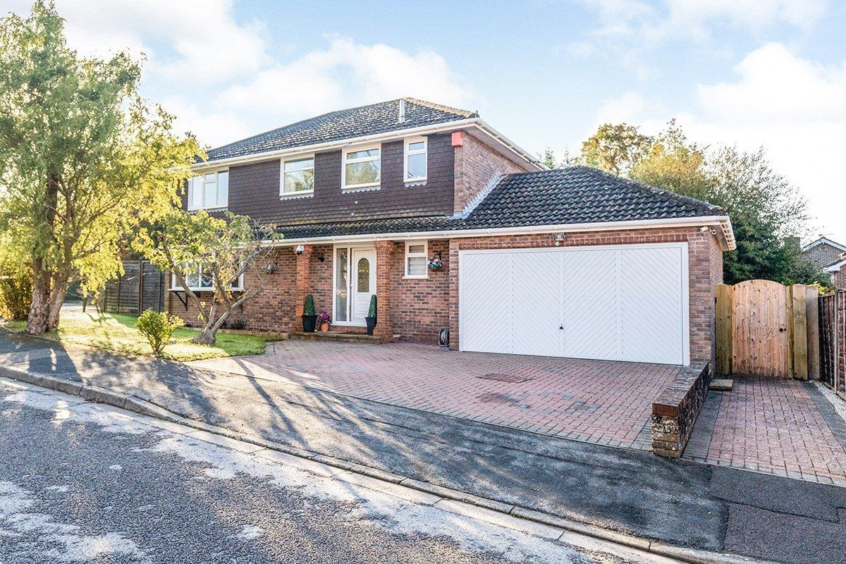 4 bed detached house for sale in Royal Way, Waterlooville, Hampshire