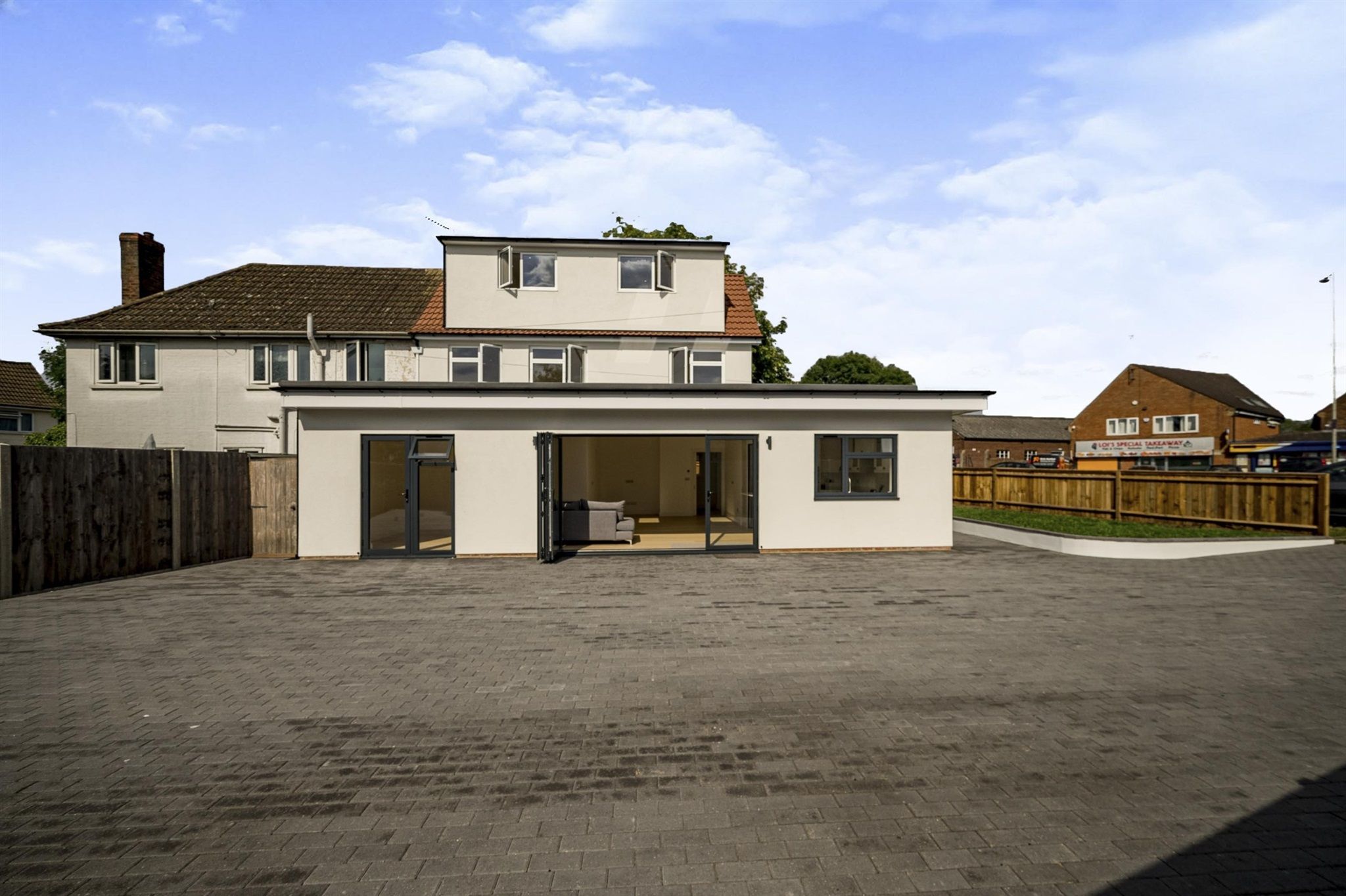 5 bed semidetached house for sale in Chestnut Crescent, Aylesbury HP21