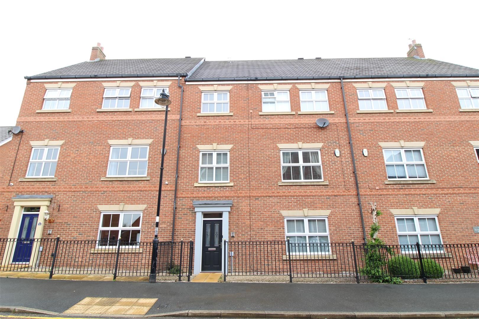 5 bed terraced house for sale in Featherstone Grove, Newcastle Great
