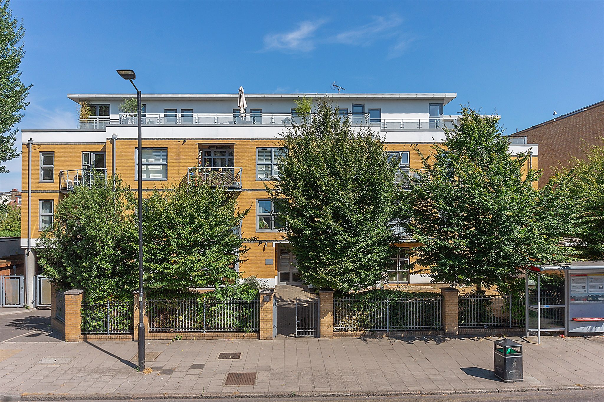 2 bed flat for sale in Kings Avenue, London SW4 Zoopla
