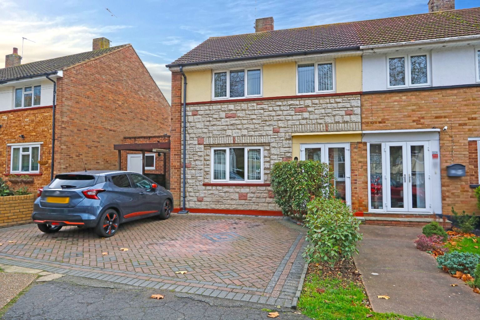 3 bed semidetached house for sale in Rayleigh Road, Thundersley SS7