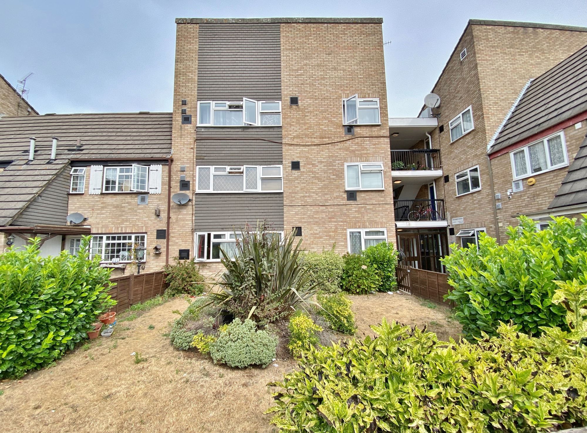 1 bed flat for sale in Midsummer Avenue, Hounslow TW4 Zoopla