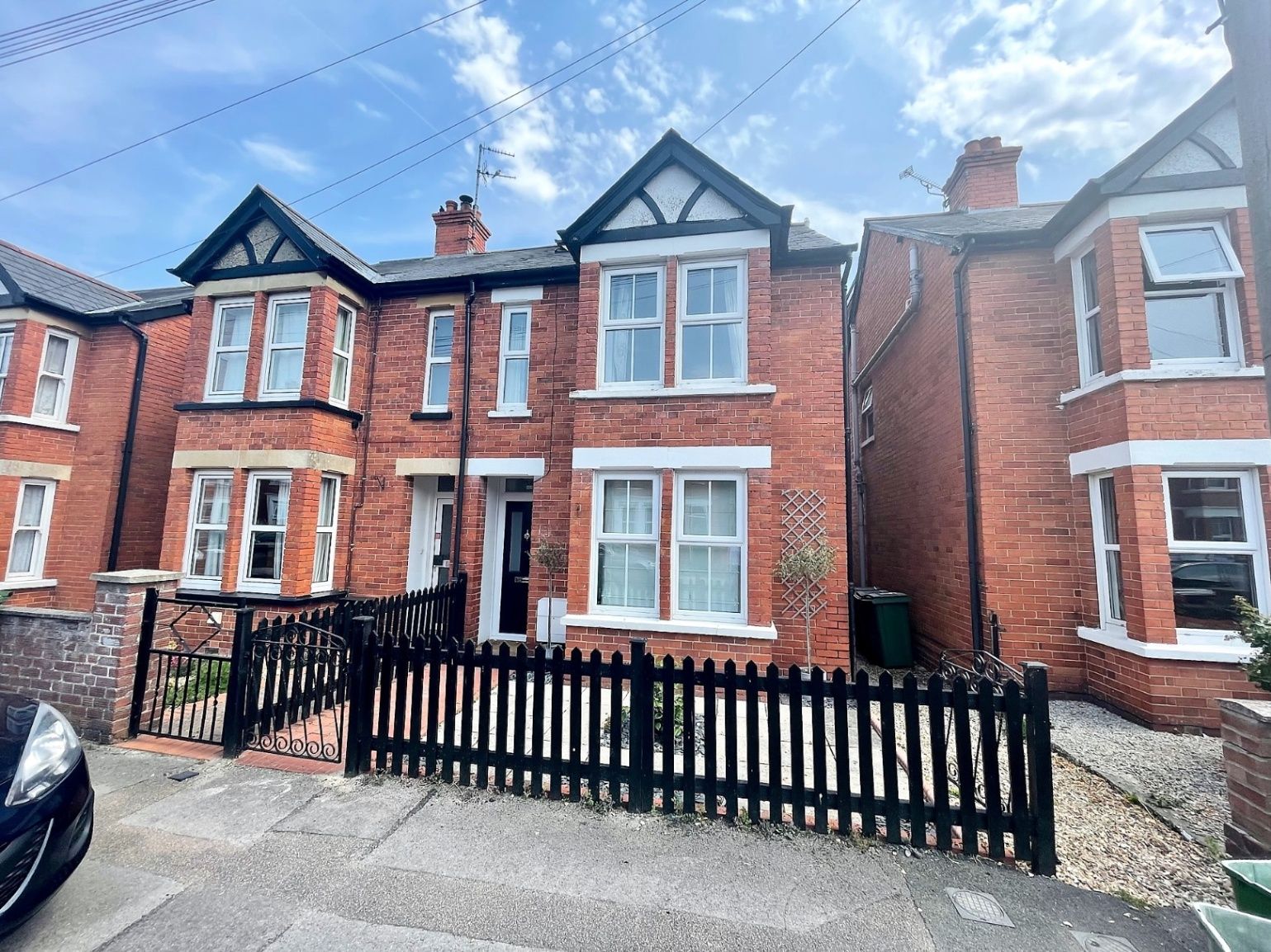 4 bed semidetached house to rent in Kingsbridge Road, Newbury RG14