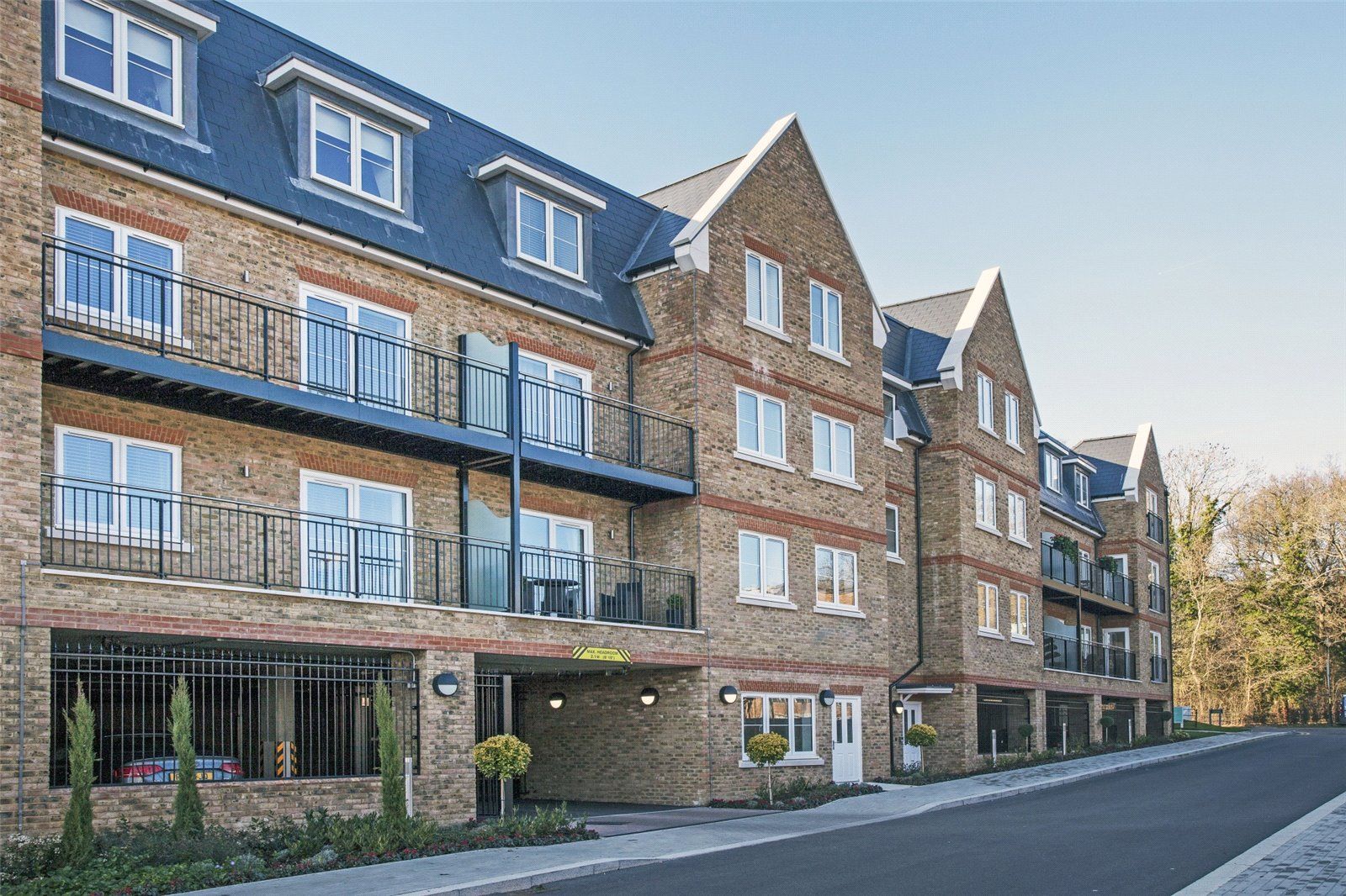 2 bed flat to rent in Yarnold Court, Campion Square, Dunton Green, Kent