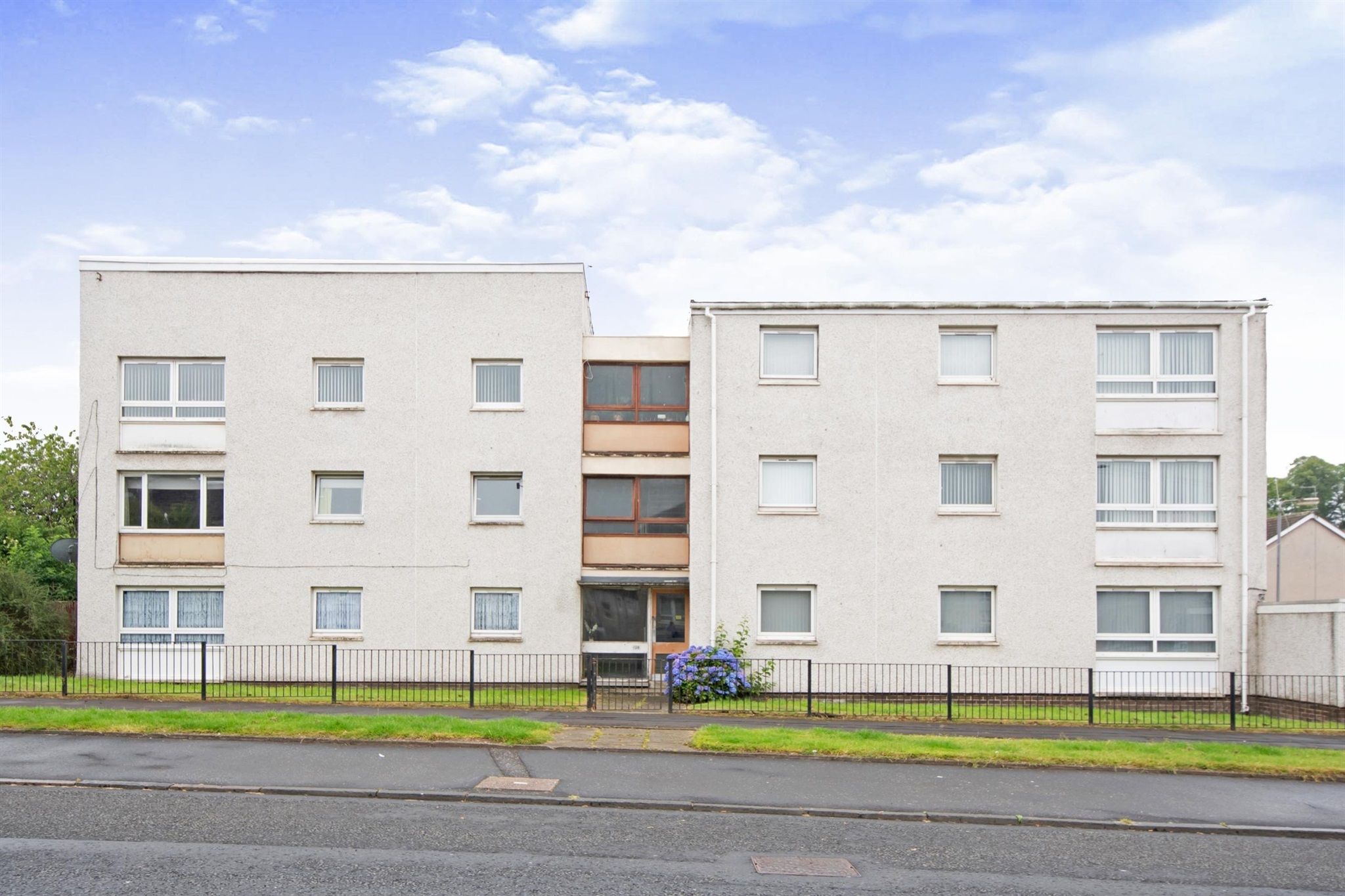 2 bed flat for sale in Carnwadric Road, Thornliebank, Glasgow G46 Zoopla