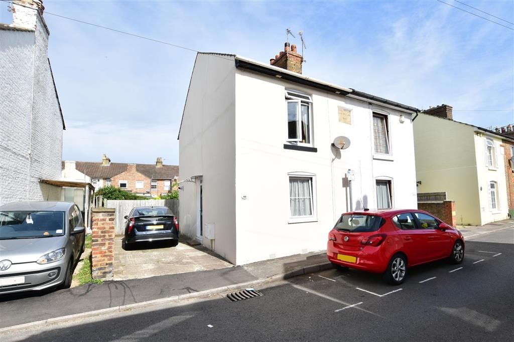 3 bed semidetached house for sale in Thornhill Place, Maidstone, Kent
