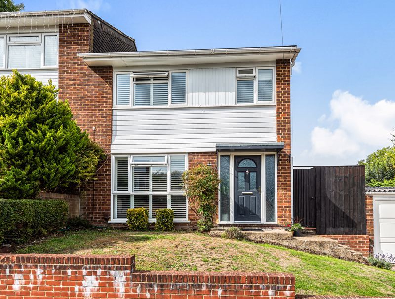 3 bed semidetached house for sale in Margaret Way, Old Coulsdon