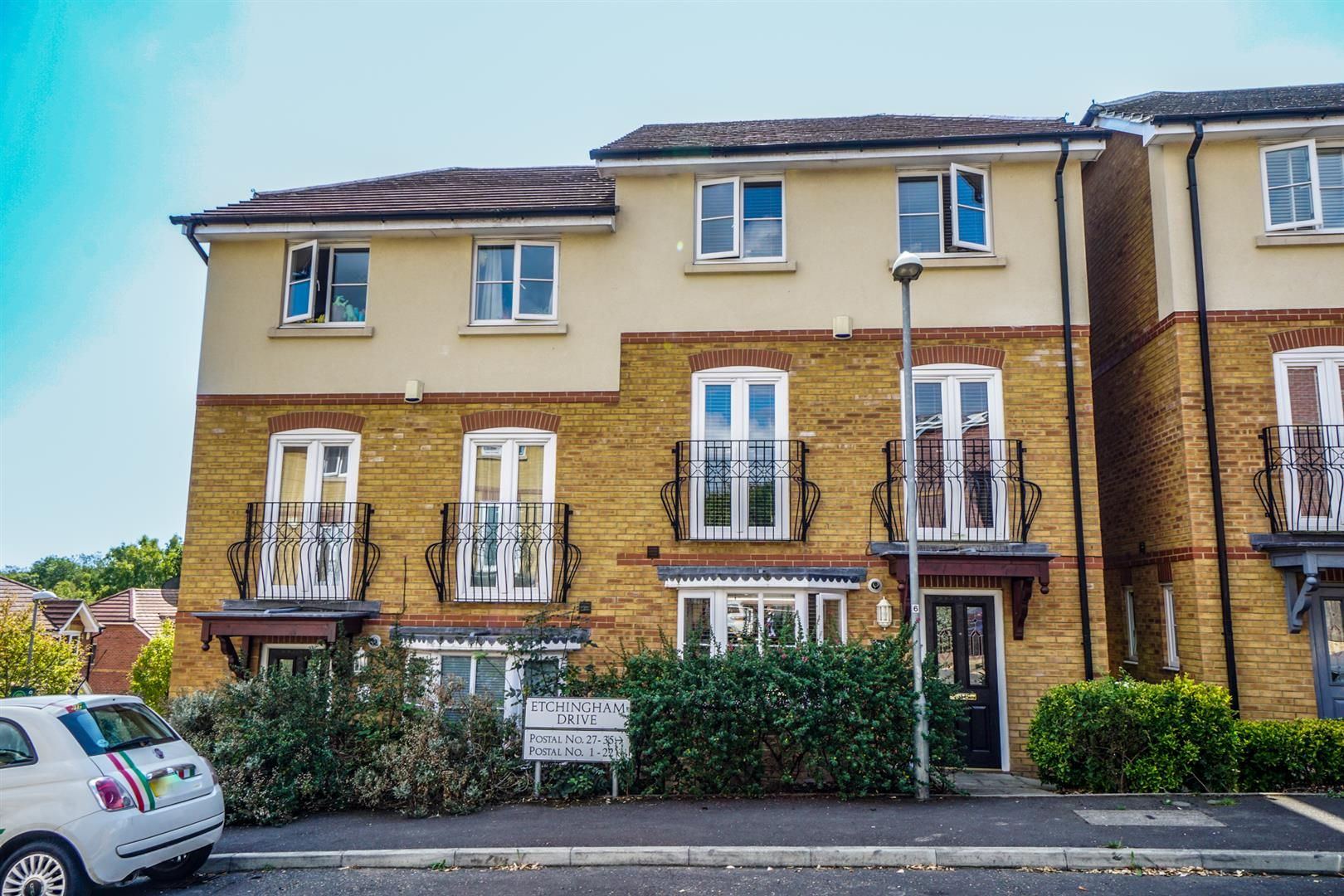 5 bed semidetached house for sale in Etchingham Drive, St. LeonardsOn