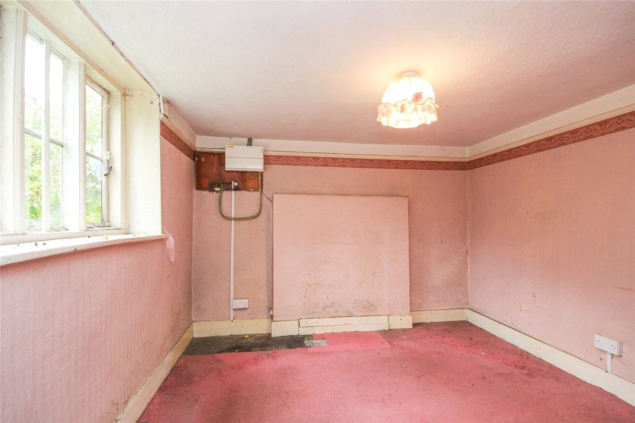 3 bed semidetached house for sale in Woodside Green, Wild Hill